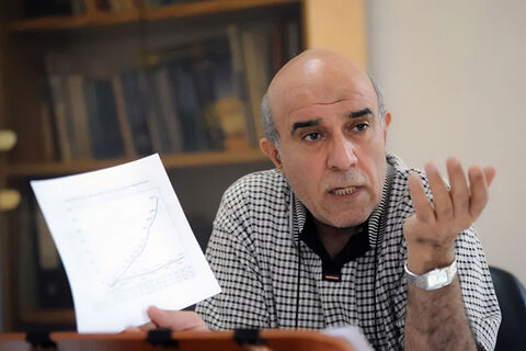 به جای تصمیم گیری برای خودروسازان؛ مشکل دارو و زیر میزی پزشکان را حل کنید!