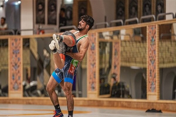 تمرین کشتی‌گیران ایران با یاد و خاطره مرحوم صابر کاظمی + فیلم