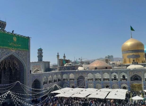 نصب کتیبه ویژه «نَصرُ مِنَ الله وَ فَتح غَریب» در حرم امام رضا(ع)