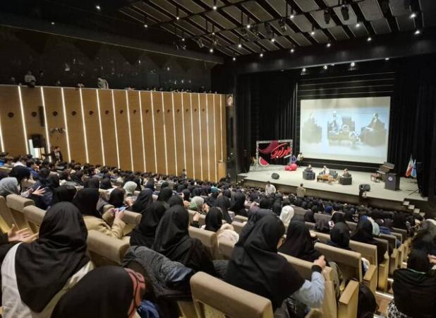 دانشجویان دانشگاه علم و صنعت به پیشواز یلدا رفتند