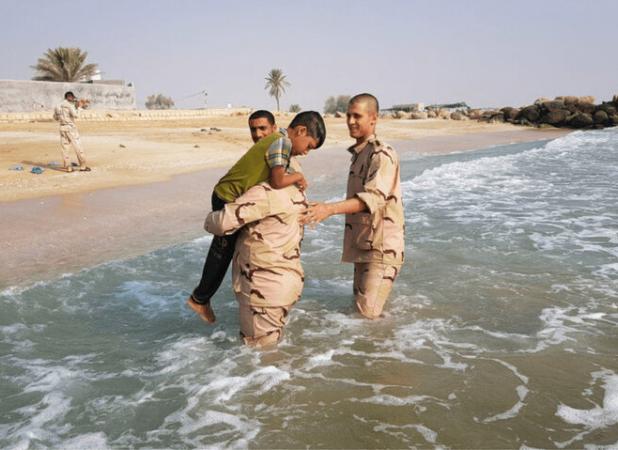 مرزبانان بندرعباس ۴ نفر را از غرق شدن نجات دادند