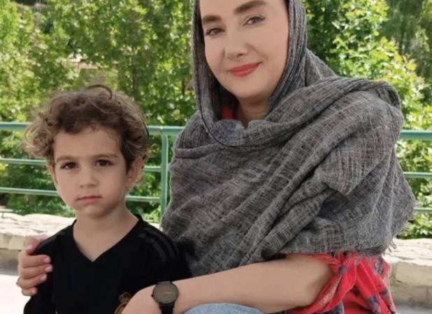 تیپ خودمانیِ هانیه توسلی در پشت‌صحنه سریال کنکل