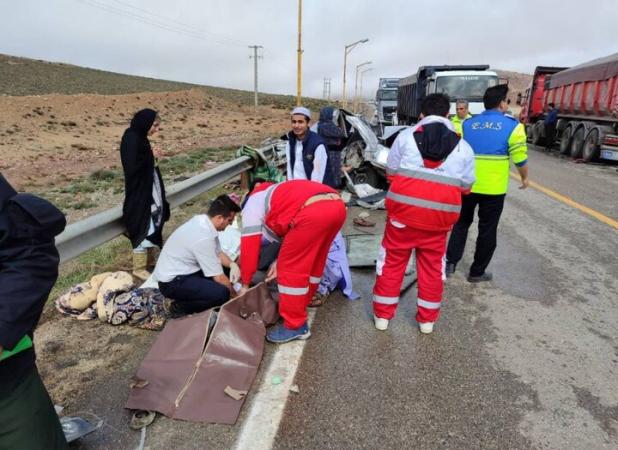 یک فوتی و ۸ مصدوم در اثر تصادف رانندگی در جاده سرچم