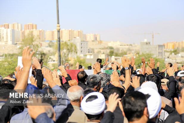 تصاویر هوایی از تشییع شهدای گمنام در بندرعباس