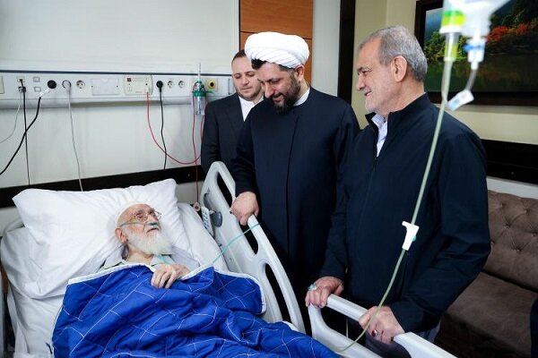 پزشکیان به عیادت آیت‌الله نوری همدانی رفت