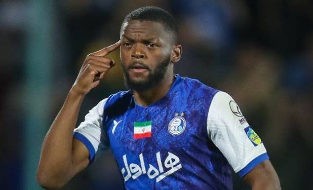 کارشناس داوری دربی 100| یامگا مرتکب پنالتی شد/ برخورد توپ به دست گولسیانی پنالتی بود؟