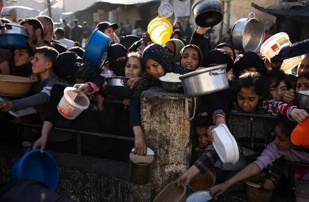۲۴۲ فلسطینی به دلیل کمبود غذا و دارو جان خود را از دست دادند