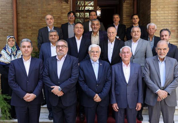 عارف: ایران اهل مذاکره است ولی در برابر زیاده‌خواهی‌ها تسلیم نمی‌شود