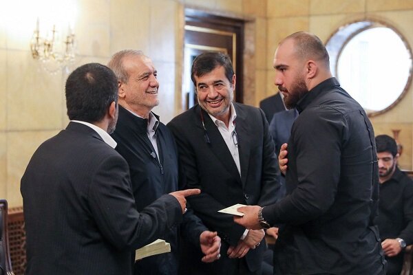 دنیامالی: کشتی‌گیران نشان دادند که قبل از اینکه قهرمان باشند، پهلوانند
