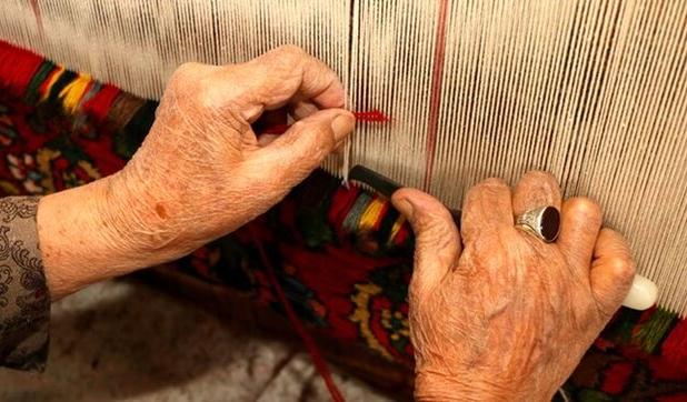 فرش میانبری برای معرفی صلح و دوستی ایرانیان به جهان است