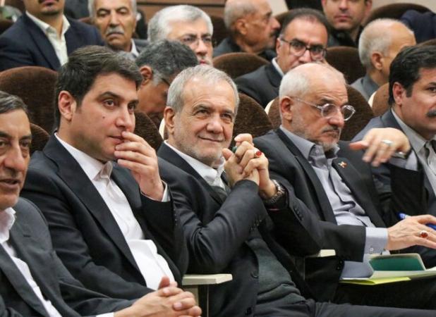 نشست سرمایه‌گذاران و فعالان اقتصادی کردستان با رئیس جمهور در سنندج