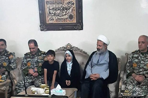 دیدار امیر صباحی‌فرد با خانواده یکی از شهدای ارتش در جنگ ۱۲ روزه