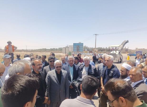 آغاز عملیات روکش آسفالت جاده دسترسی شهر سنگان به روستای گوریاب 