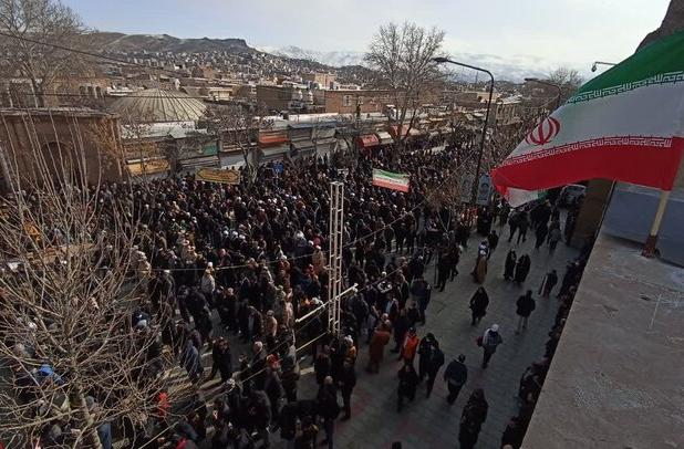 خلق حماسه حضور با شور و اشتیاق نوجوانان کردستانی در راهپیمایی ۲۲ بهمن