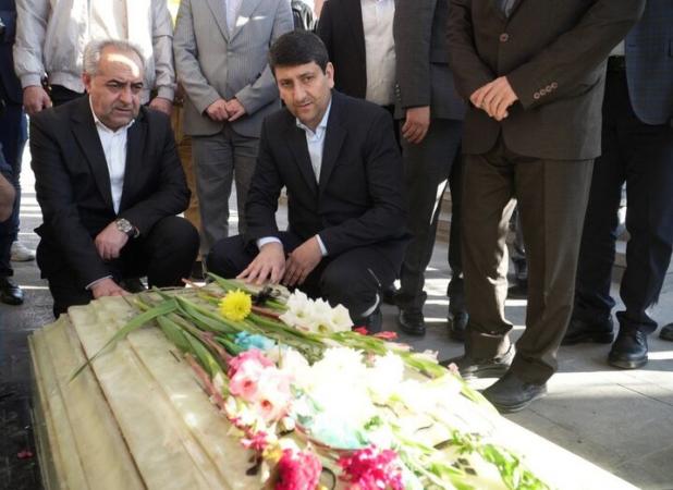 ادای احترام وزیر ارتباطات به شهدای والامقام آذربایجان شرقی