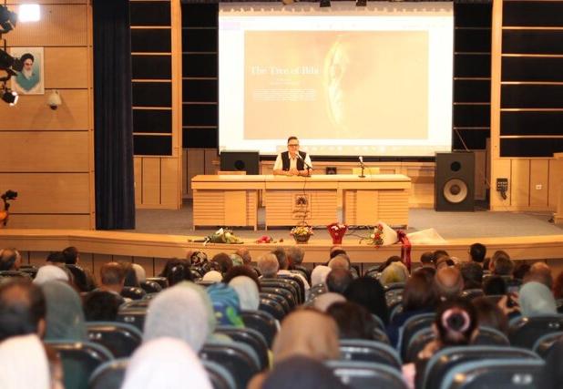 فرش دستباف ایران باید با زبان سینما و رسانه به نسل‌های آینده معرفی شود