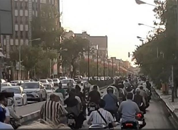 برخورد فیزیکی مأموران با موتورسوار متخلف کارساز نیست/ نیازمند سامانه‌های آنلاین و پلاک‌خوان هستیم