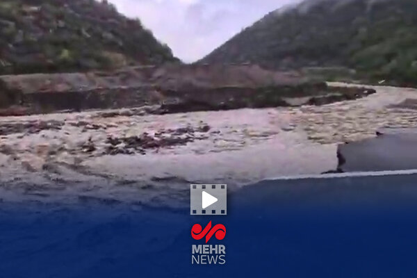 تصاویری از مسدود شدن راه رحیم‌آباد به اشکورات در استان گیلان