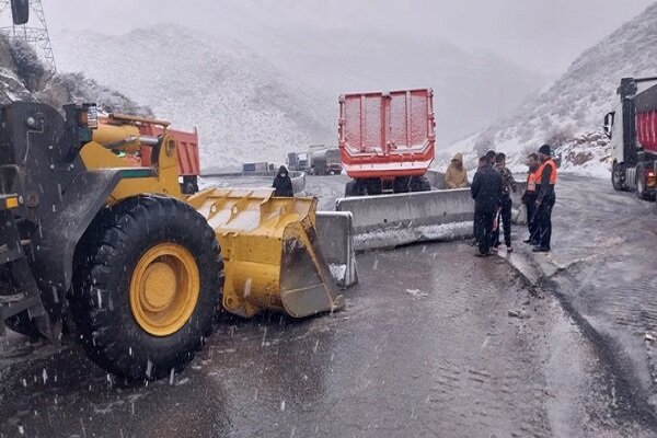 استقرار ۶ اکیپ راهداری در جاده‌های استان سمنان؛ تمامی محورها باز است