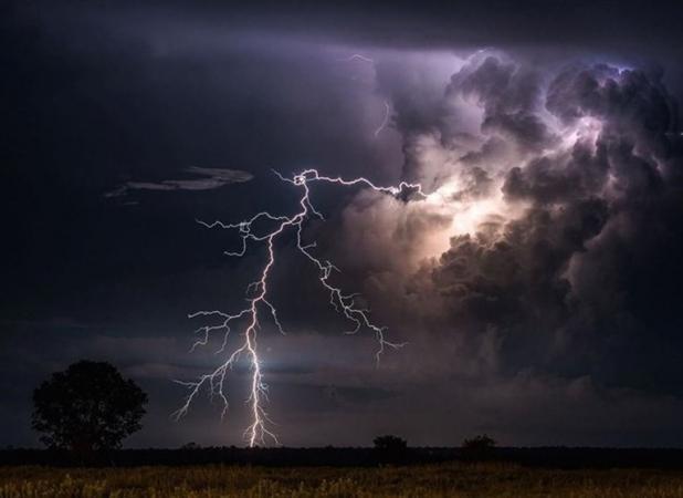 طوفان در مسیر استان های تهران، البرز، قزوین و سمنان