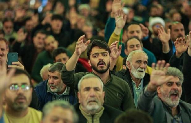 زمزمه دعای ندبه در صبح روز نیمه شعبان