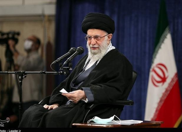 استفتاء از امام خامنه‌ای؛ چاپ اسماء معصومین روی پیراهن