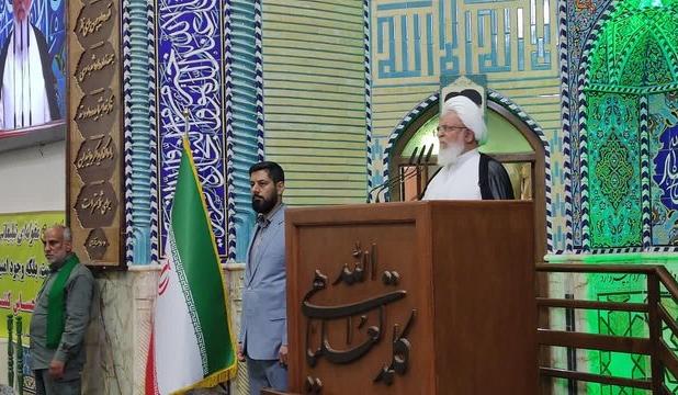 خطیب جمعه یزد: برخی به رغم رفتار خصمانه دشمنان حرف از اعتماد به آنها می‌زنند!