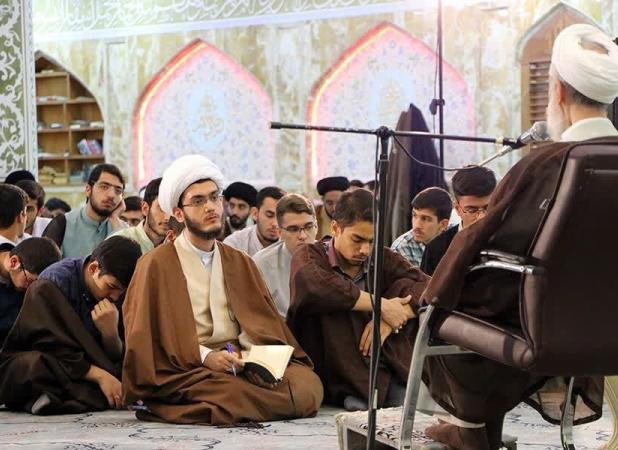 تصاویری از کلاس درس اخلاق کاظم صدیقی در ازگل