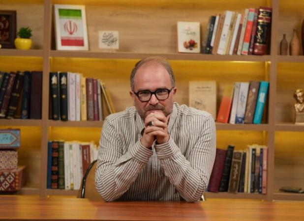 معیار انقلابی بودن در طنز، تند بودن نیست/ کله‌هایی با بوی قورمه‌سبزی!