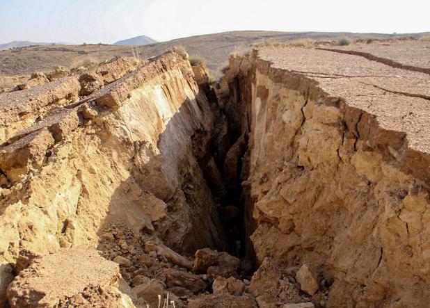 رانش کوه و زمین در منطقه منصورآباد شیراز