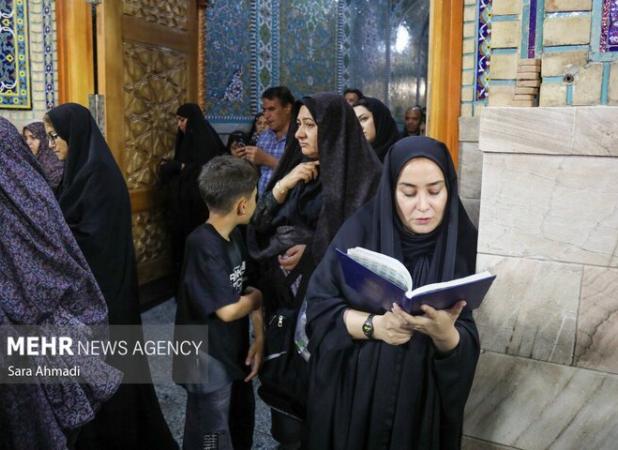 حال و هوای حرم مطهر امام رضا(ع) در شب لیلة الرغائب