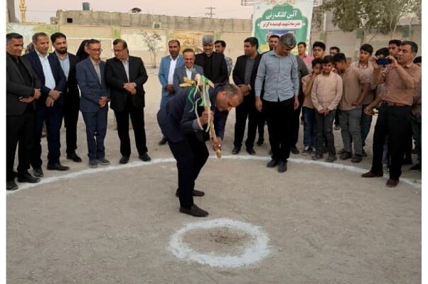 کلنگ‌زنی مدرسه ۹ کلاسه در روستای گزیر بندرلنگه با مشارکت خیرین