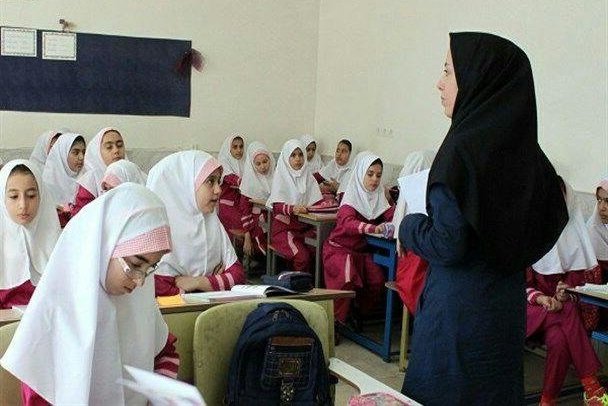 پارسا: معلم به تنهایی نمی‌تواند بار تعلیم و تربیت را به دوش بکشد