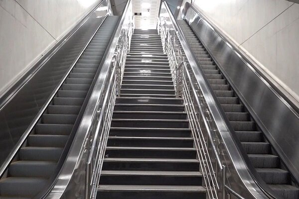 نوسازی ۱۵ پله‌برقی در خط ۴ متروی تهران