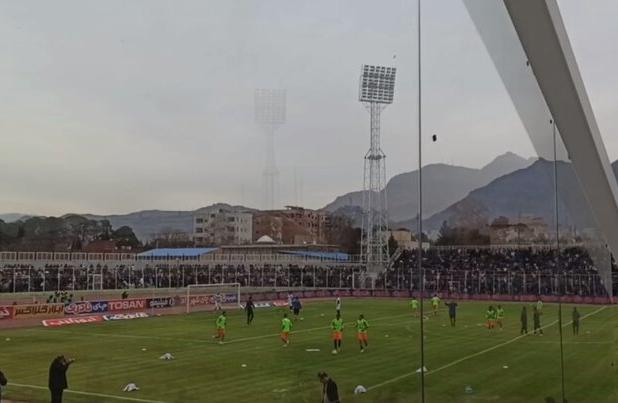 گرم کردن بازیکنان خیبر پیش از دیدار با استقلال