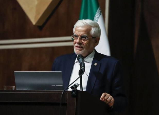 عارف: دانشگاه‌ها باید به نهاد علمی عمومی تبدیل شوند