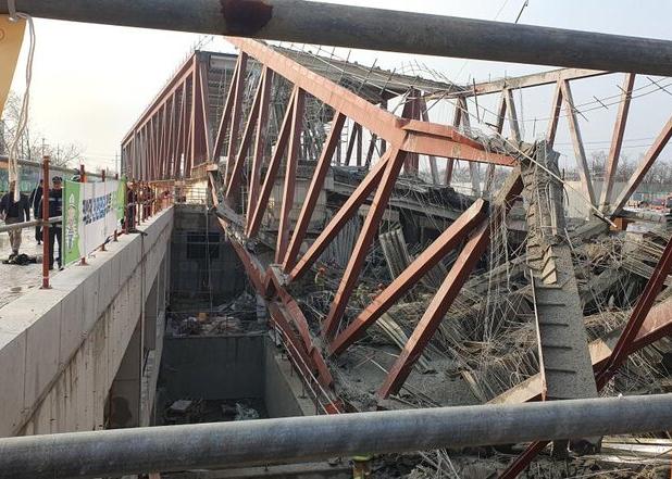 ریزش سازه فولادی در محل ساخت یک کتابخانه کره جنوبی