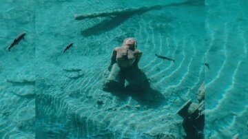 کشف مجسمه‌ ۳۰۰۰ ساله دست‌نخورده از زیرِ آب