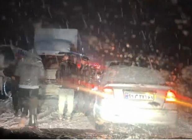 گرفتار شدن صدها خودرو در محور سنندج ــ سقز، جاده دیواندره محدوده زرینه