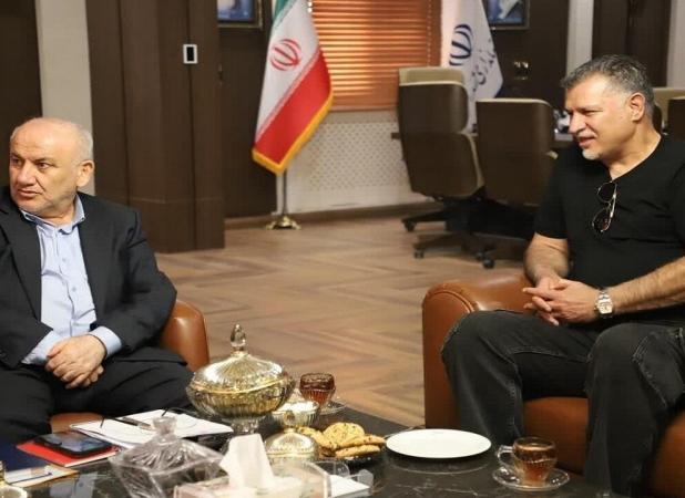دیدار علی دایی با یک مقام دولتی پس از جنگ