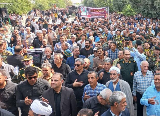 تشییع پیکر شهید مدافع وطن بر دستان مردم ممسنی