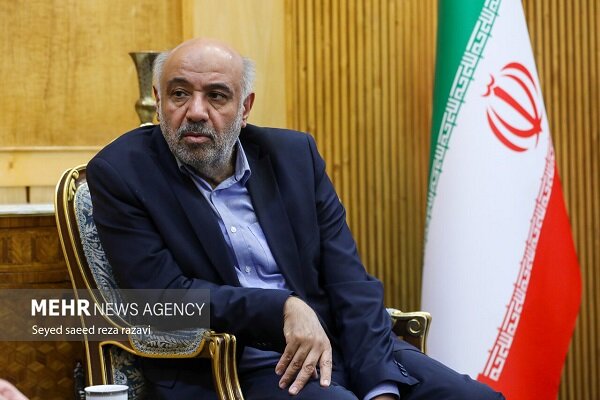 وزیر کار وارد  بندرعباس شد