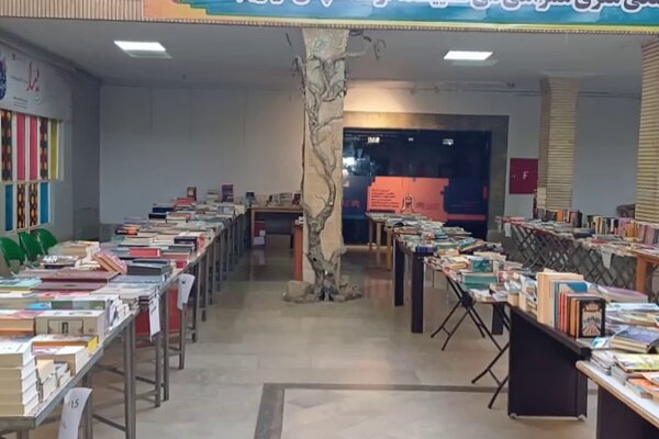 برپایی نمایشگاه کتاب در ایلام