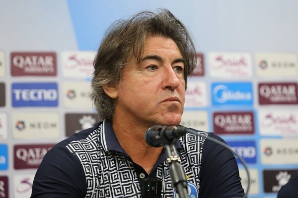 ساپینتو: تغییر زمین بازی عجیب است/ بین استقلال و بقیه فرق نگذارند