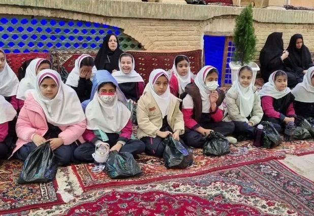 حضور دانش‌آموزان ساوجی در آیین سنتی و مذهبی سمنوپزان