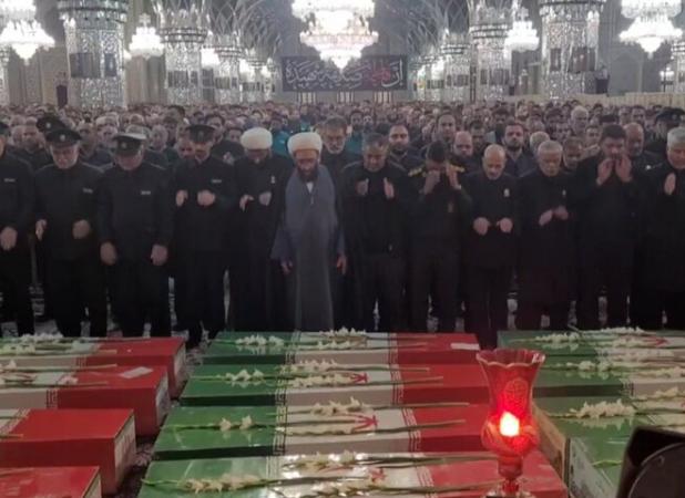 اقامه نماز بر پیکر شهدای گمنام در حرم مطهر امام رضا(ع)