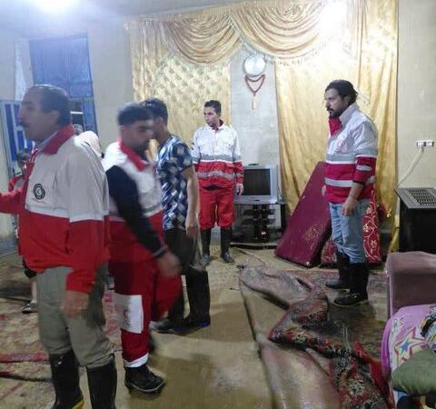 امدادرسانی اولیه به ۷۰ خانوار درگیر سیلاب «هزارانی» آبدانان