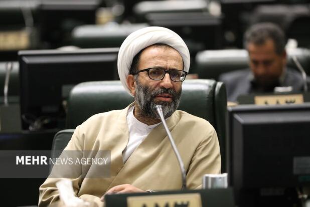 سلیمی: دولت تنها تعطیلی را راهکار آلودگی هوا می‌داند