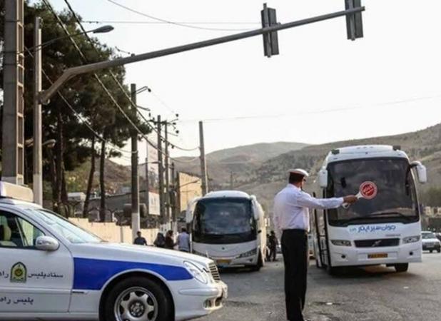 دست رد مامور وظیفه شناس پلیس راه هرمزگان به رشوه پیشنهادی راننده خاطی