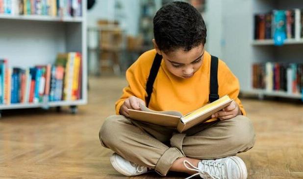 آشنایی کودکان با کتاب، مسیر شکل‌گیری شخصیت را هموار می‌کند